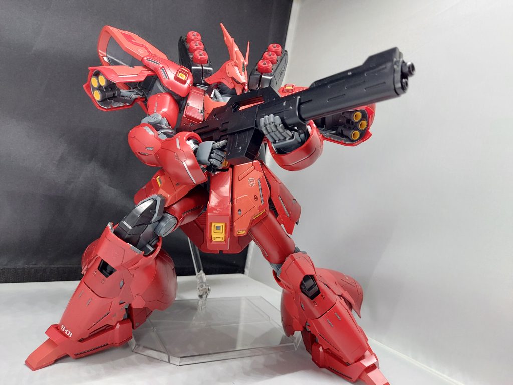 ショットガンに手をそえてすこし細かい事が不器用な奥さんが一生懸命組んで作ってたので自分としては嬉しい物です(*´▽`*)ご観覧ありがとうございましたm(_ _)m