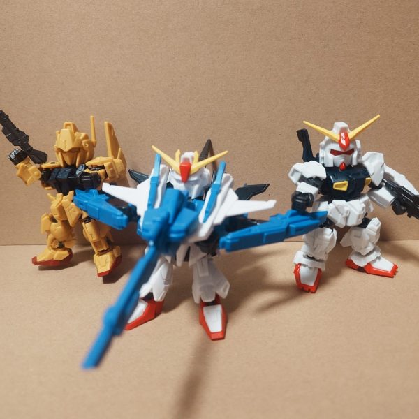 ネタです！！！コンビニ10件回ってようやく見つけたんで作りました。昔見た、戦隊ヒーローとライトニングなZのイメージです。 