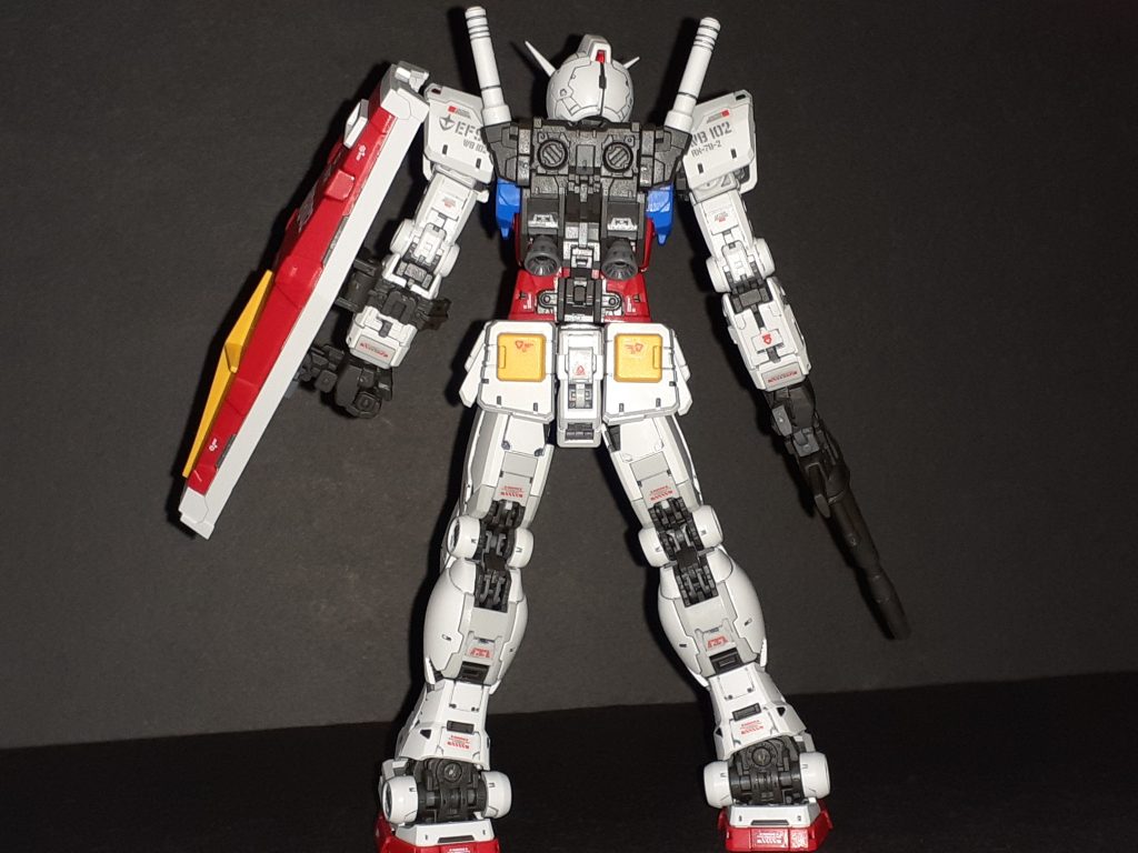 スミ入れとつや消しトップコートのみですが満足の行く出来。