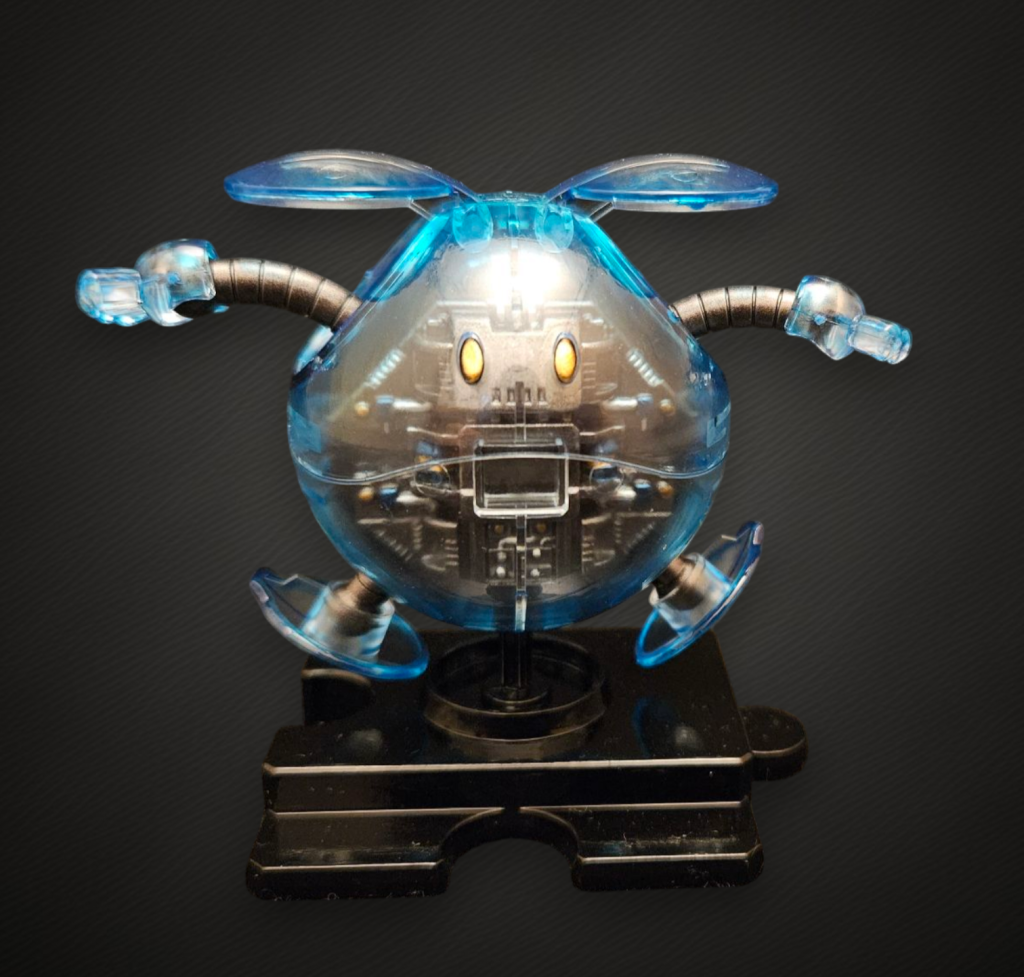 正面から。クリヤーブルーにクリヤーを混ぜてうすめてグラデーションしました。中は金属色で塗分けてます。