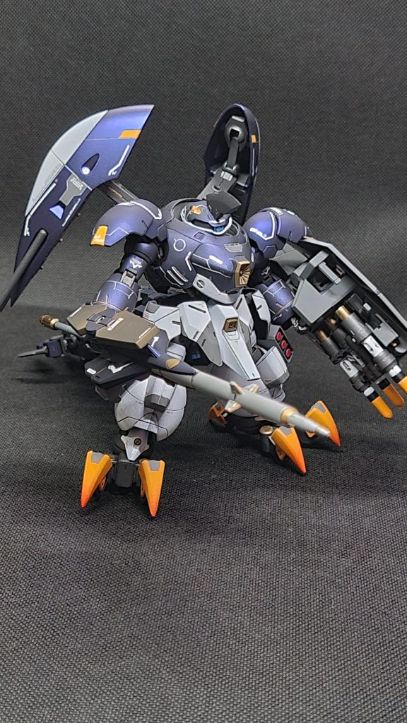 可動が弱いので近接武器はサーベルタイプではなくリーチの長い槍にしてます、デカイ盾にはデカイランスを持たせるのが義務!(異論は認める!)