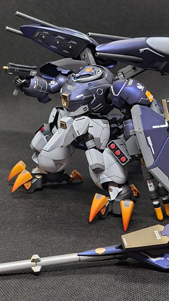 ランスをパージしたら盾裏からサブマシンガンを取り出して!