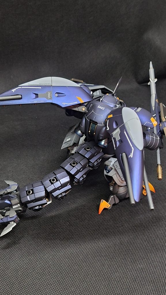 ランドマンロディを素体にアビスガンダム、境界、ブキヤなどのジャンクをミキシングしてます。