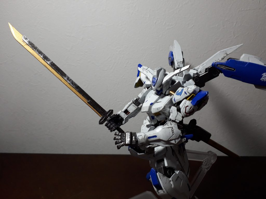 追加の武器です! バエルソードが短く感じたので延長してたら...もう少し長いのが別に欲しくなり...作ってみました!マクギリスソードです!(笑)ホ、ホルダーがまだ無いので付帯出来ず💦後で作ろうと思ってます!(笑)