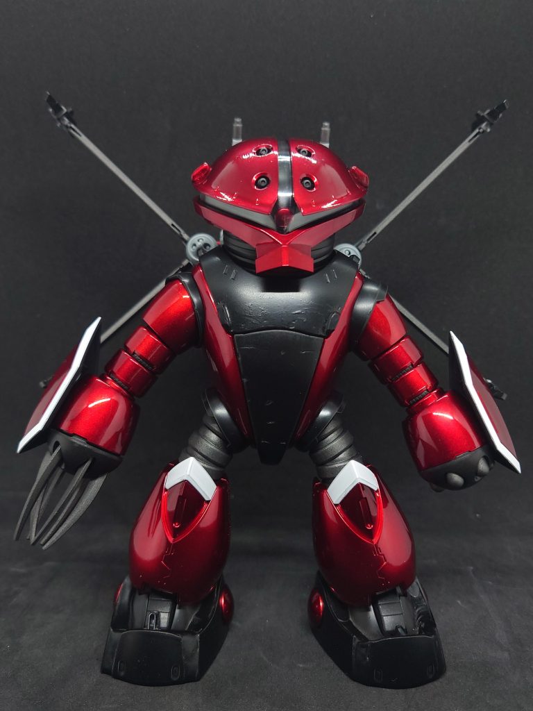 本体正面紅色はキャンディ塗装ガイアノーツのスターブライトシルバー(下クリアーレッド(中GGXクリヤー(上 首、両手先、脚部はクレオス(水性)の黒鉄色艶消しクリヤー脚部はクレオス(水性)のブラック艶消しクリヤー盾、膝の白はクレオス(水性)の白ガイアノーツのプレミアムホワイトパールクレオス(水性)の艶消しクリヤーパール…よく見ても分かりづらい…(gundam-kao5)