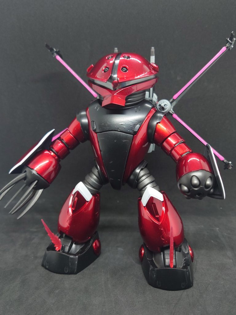 サーベル展開状態。脚に隠者弐式のビーム発生個所をパテで固定してるのでここからビーム刃を発生可能(使用したのはデスティニーインパルスのもの)