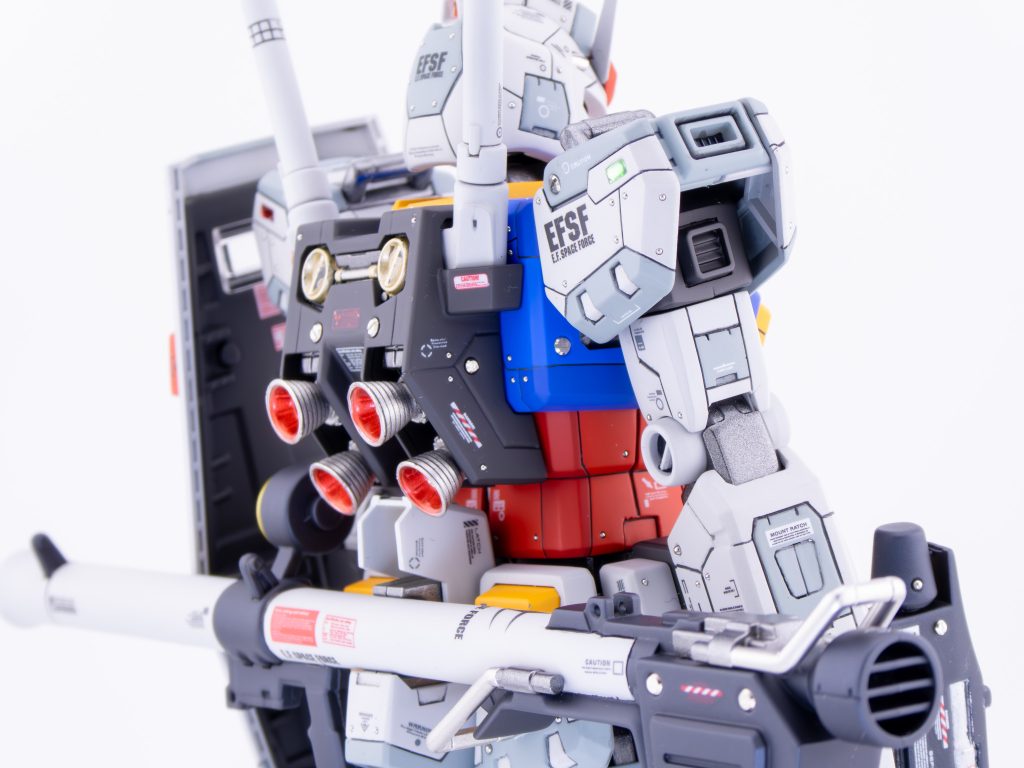 バックパックのバーニアは途中でパーツを紛失したため市販のバーニアパーツと複製したパーツで製作しました。