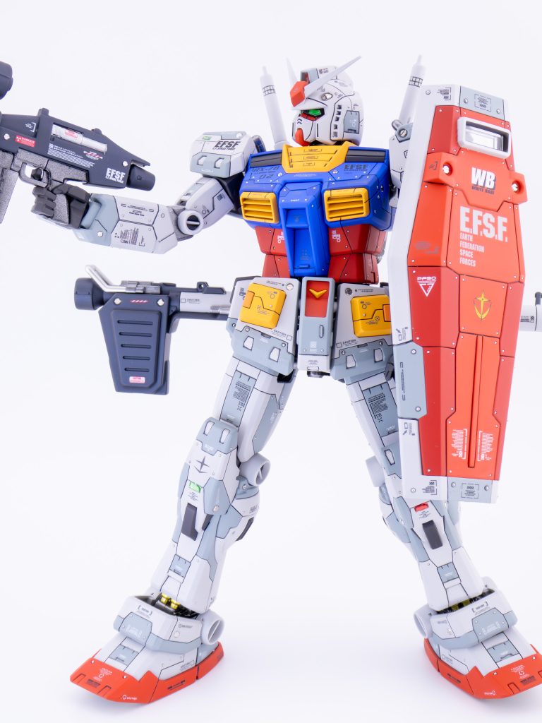 キットとしてはかなり古いものでプラもかなり劣化しており途中でパーツの破損などにも苦戦しましたがなんとか最後まで組み上げることができました。製作期間が2月半ほどとなってしまいましたが自分の中で技術を上げるべく苦手な工作や初めてトライする工作に挑戦するなどとても意義のある製作となりました。改めて完成品を見ると荒い部分やイマイチだった部分も多くありますが現状自分の中でのベストを尽くすことができて非常に満足のいくものとなりました。記録として長い製作過程も全て記事にしていますのでもし気になる方はぜひご覧ください。そしてそんな製作工程を見守ってくださっていた皆様ありがとうございました。