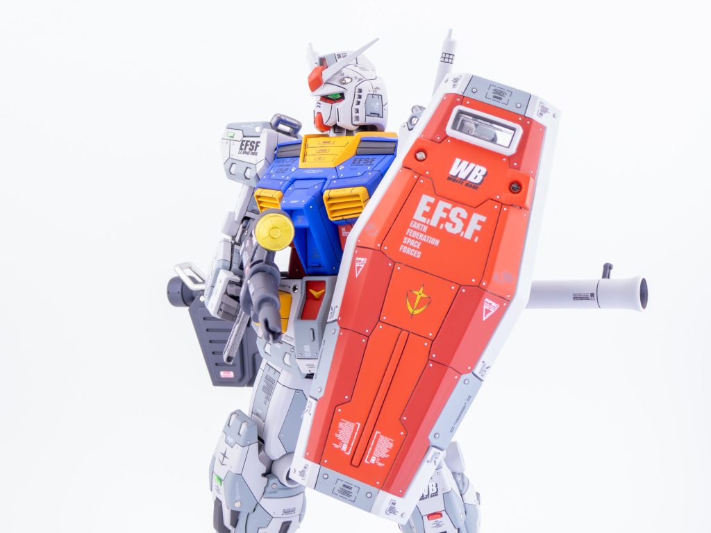 特にシールドのディティールが気に入っておりパネルラインの配置からメタルパーツの取り付けまでかなり好みのディティールに仕上げることができました。