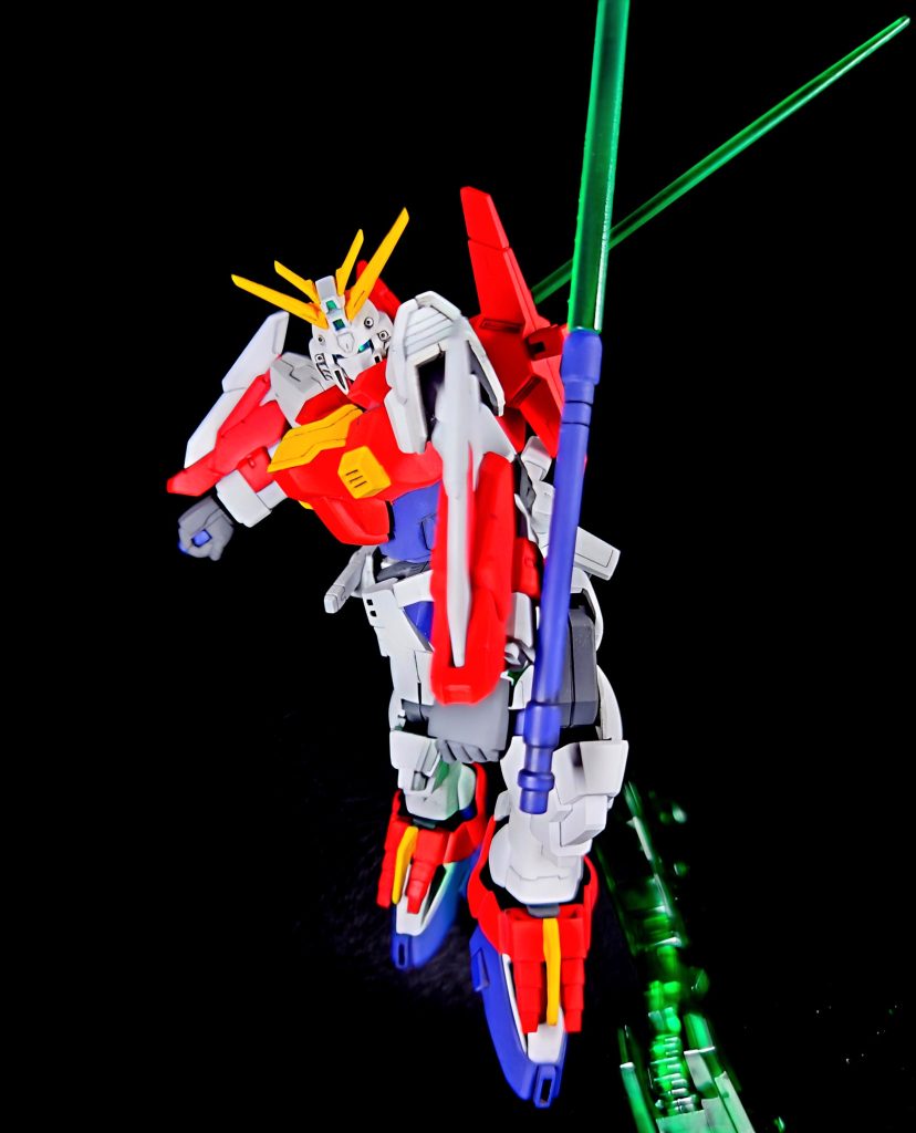 ビームが出現していると扱いが中々難しそうです。ポーズ決めるのも難しい。両端から任意でビームが出せたら更に恐ろしい武器になりますね。