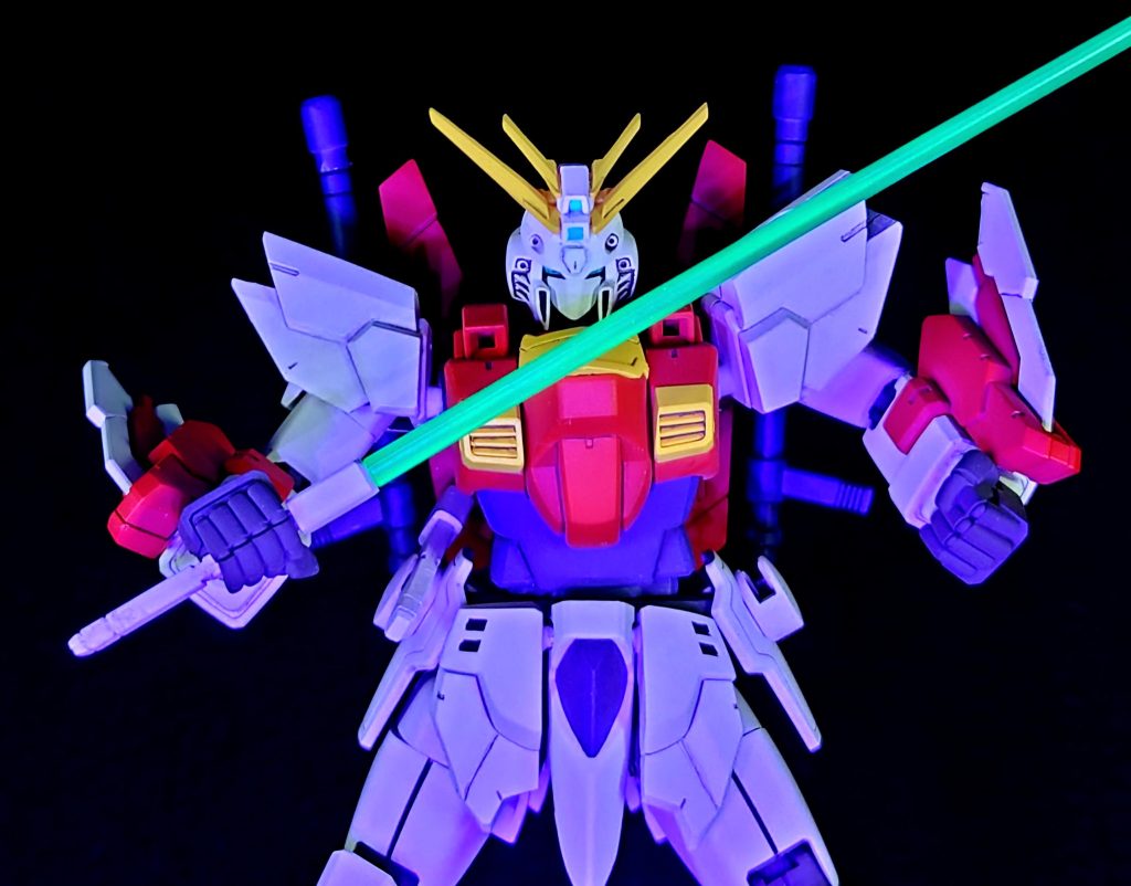 ビームソード(ブレイジングスラッシュ)お馴染みのビームソード。やはり使い勝手が別物ですしトンファーあればソード要らないとはなりませんね。今回もセンサーやビーム刃には蛍光塗料を吹いてあるので光ります。