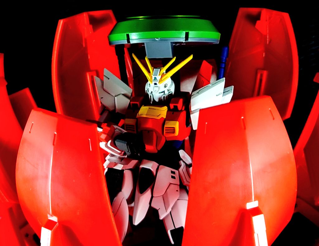 撮影中にブッドキャリアーが届いたので収納してみました。ゴッドガンダムがベースなので似合ってると思います…!