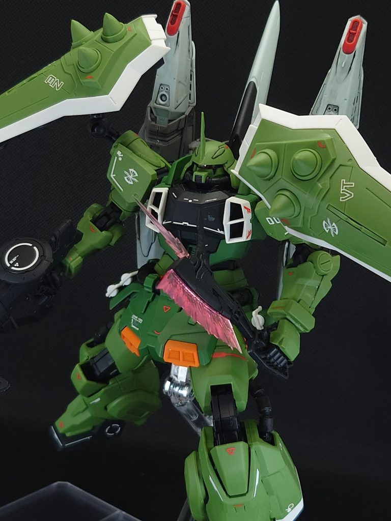 モールドの掘り直しは、ヘッドのみやってます(zaku-kao4)他のところは、諦めました(zaku-kao4)