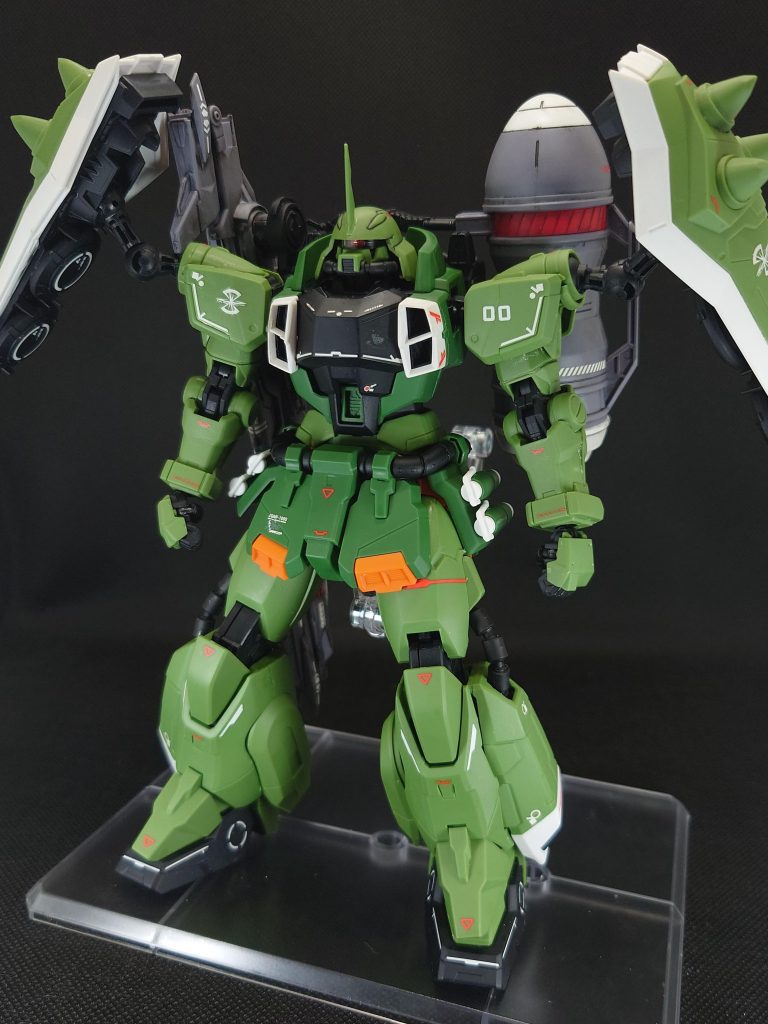 こちらは、ガナーウィザードです。これに換装している時に両腕に違和感があったので確認したら、肩の接続軸がちぎれてしまいました(gundam-kao9)無理やり、アロンアロファで接着して復活させてます(gundam-kao9)マジで絶望しました(gundam-kao9)