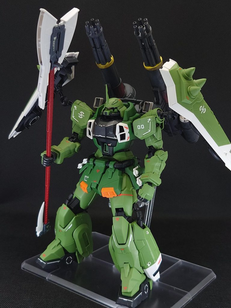 こちらは、スラッシュウィザード。自分は、スラッシュが1番好きですね(gandam-hand2)ガトリングとビームアックスがたまらんですね(gundam-kao3)