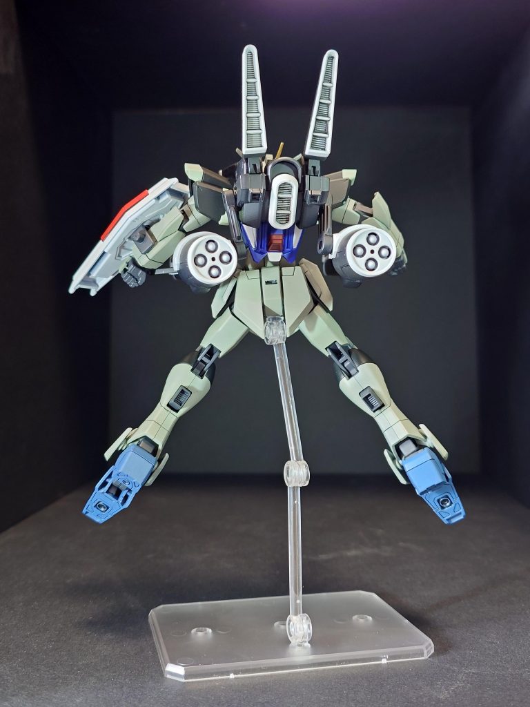 まずは劇中でも印象に残ったフルバーストです。SEED系のフルバーストのバンクはいつ見ても迫力があるので撃ち終わりの背後からのカットも含めお気に入りです。