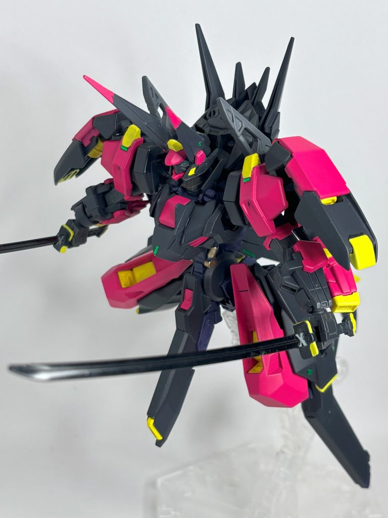 双刀。この機体のメイン火力。肩のビームブーメランとセットで使う。