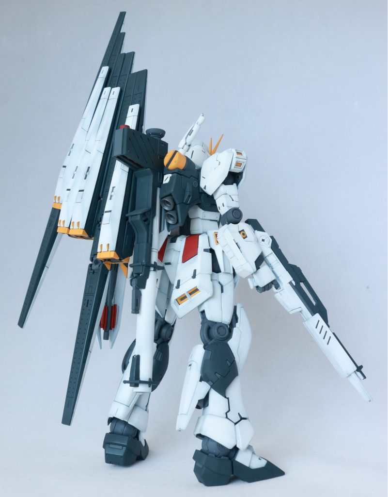 バックショット●塗装についてホワイト+ニュートラルグレー1ミッドナイトブルー黄橙色+イエローガイアカラーを使いました。