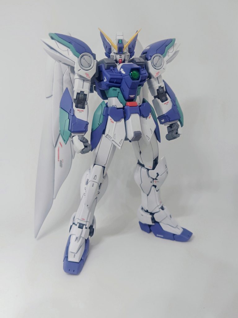 基本的にパーツを引き算し、カラーリングを変更したくらいです。ガンプラ改造の手引書ということもあり、少ない改造で印象が変わるようによく出来てるなぁと、作りながら感心してしまいました…。カラーリングがとても好みなので、思った通りの色になってとても満足です。