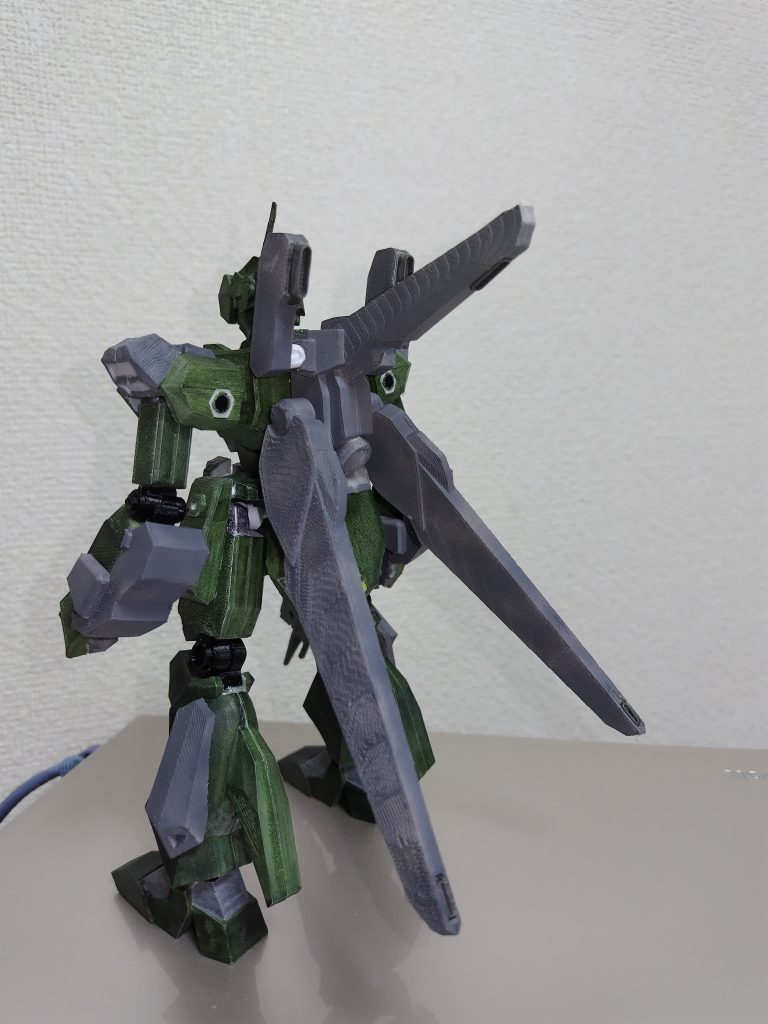 後ろから基本はスタークジェガンですが、バックパックの上部分にノーマルジェガンのスラスターを追加しています脚部はνガンっぽい追加スラスターとアレックスっぽい装甲を装備してます連邦の機体なのでどっかに生産ラインがあるやろ!