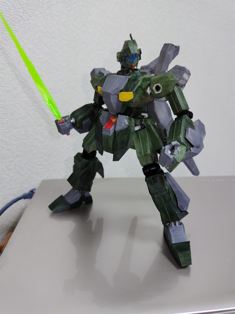 さすがにサーベルを作るのは不可能なので福岡サザビーからパクりました