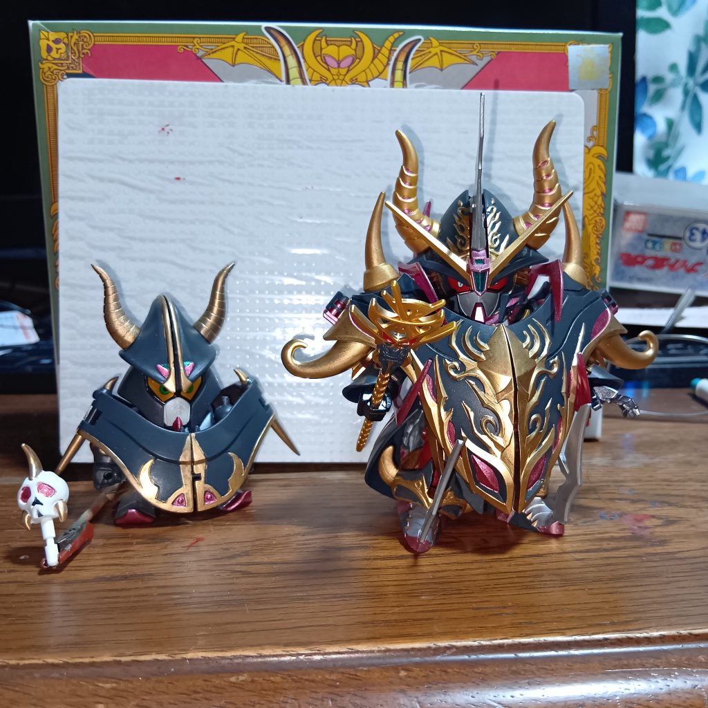 配色は以前作ったSDWのウォーロックイージスガンダムに合わせてみました。こうしてみると、親子とか前世とかで物語作れそう。