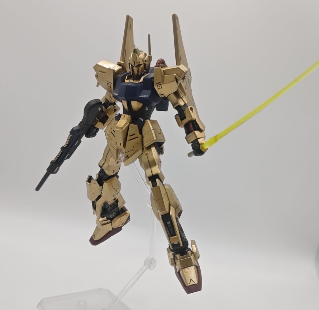 本来はゴールドにクリアイエローなのですが、シックに仕上げたかったのでゴールドのみでとどめています。ゴールド部は光沢、あとはつや消し仕上げです。