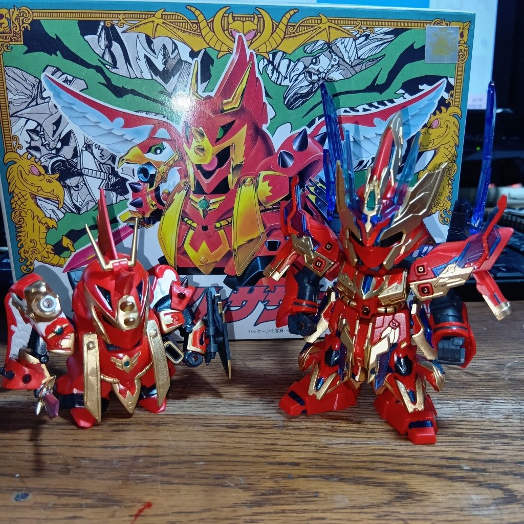 旧キットのナイトサザビーと。血縁ではないけど、前世とか想像する。