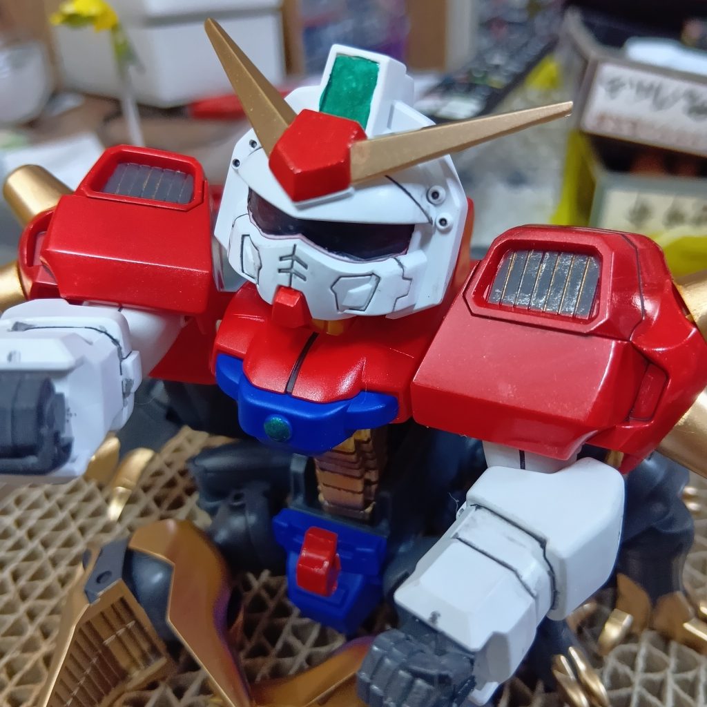 こっちも目を入れ忘れてる👀肩の筋にはアクリジョンのゴールドで墨入れました。