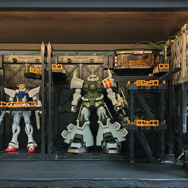 ガンプラ用の棚です