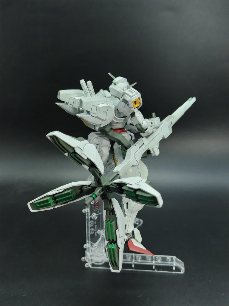 後端がパックリ。両手持ちはけっこうギリギリ。