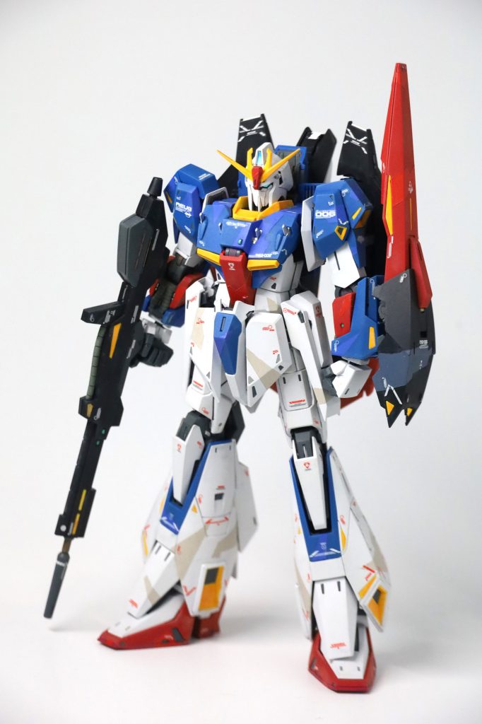 使った塗料ファレホ:ウルトラマリン、スカーレット、シルバーグレー、ソンブルグレー、ウォーロードパープル、ダークブルーグレー、メタリックレッド、メタリックグリーンターナーアクリルガッシュ:グレイッシュグリーン、グレイッシュブルー、グレイッシュパープル、グレイッシュブラウン、パーマネントイエローディープ水性ホビーカラー:スーパーファインゴールド、スーパーファインシルバータミヤエナメル:クリアーオレンジ、タミヤスミ入れ塗料:ダークグレイMr.ウェザリングカラー:ラストオレンジガイアエナメル蛍光:レッド、ピンク、イエロー、ブルー、グリーンタミヤウェザリングマスター:何色か