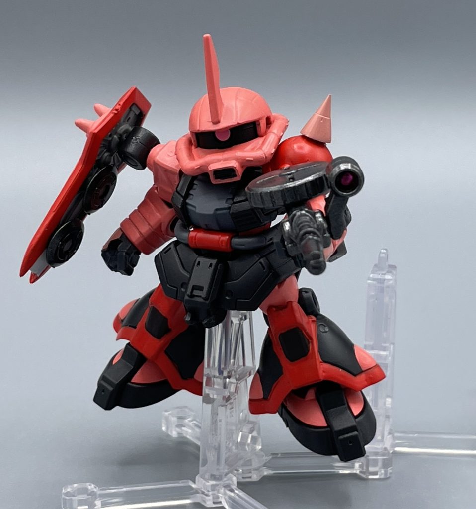 ザクマシンガン!! 右肩のシールドがザクウォーリアなので、マガジンも装備出来てより隊長機らしい雰囲気を出せているかなと思います。★グフもあります↓↓(*'▽')♪♪https://gumpla.jp/other/2287635