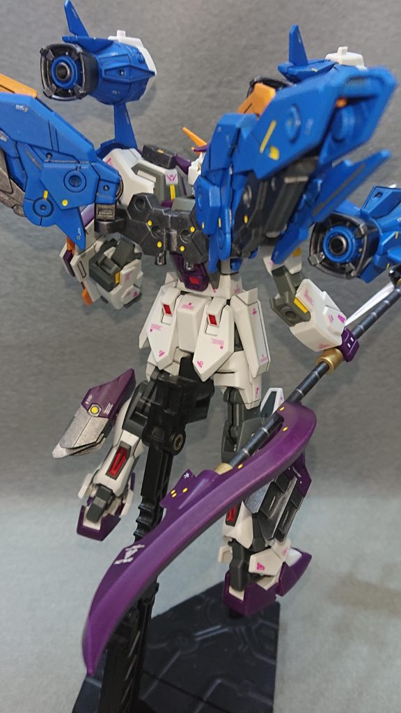 使用した塗料タミヤカラースプレー・ゴールド・ラベンダー・ガンメタル・ブリリアントブルー・ブリリアントオレンジガンダムカラースプレー・MSホワイト