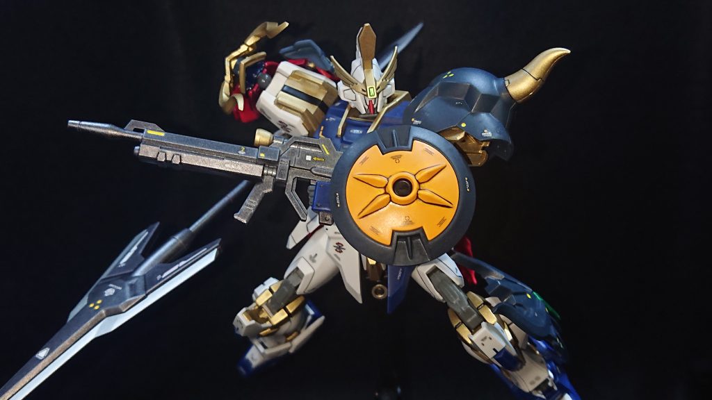 部分塗装にタミヤのエナメル塗料・ブラック・ロイヤルブルー・クロームシルバー・フラットイエロー・フラットレッド・ダークグレイセンサー部分にはMr.メタリックカラーGX・メタルイエローグリーン