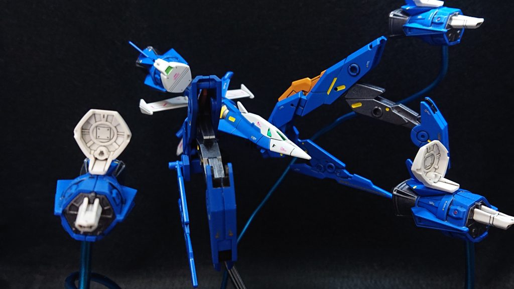 メインウエポンは4つのガンバレルユニットでストライクが苦手とする中距離の砲撃戦をサポートしますガンバレルストライカーが敵を牽制、かく乱している間にストライクが間合いを詰めて敵を討ち取る戦法です他にも敵戦闘機の迎撃や斥候としての索敵など多岐にわたって活躍が考えられます
