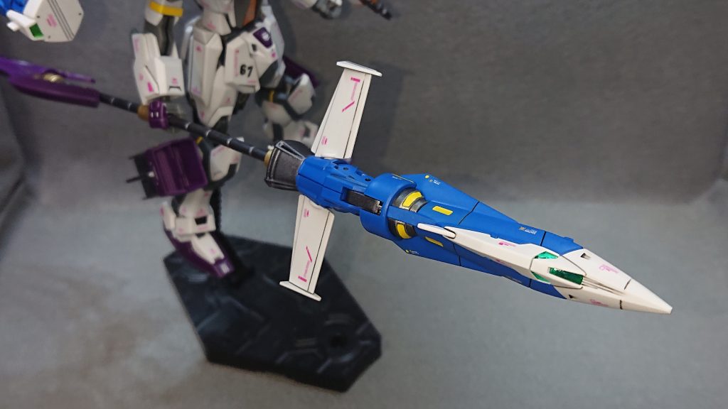 部分塗装にタミヤのエナメル塗料・ブラック・ガンメタル・フラットイエロー・フラットレッド・ダークグレイセンサー部分にはMr.メタリックカラーGX・メタルイエロー