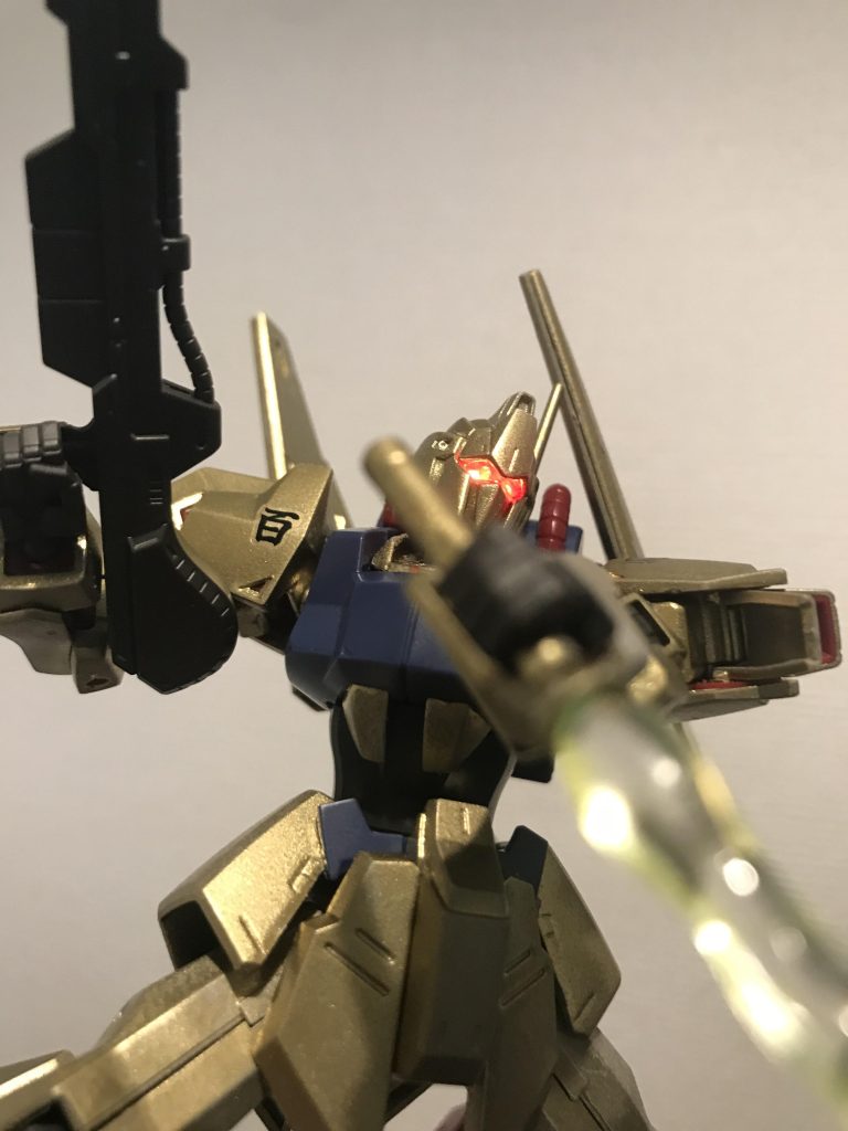 LEDが2灯で両目がそれぞれ光るようになってます。