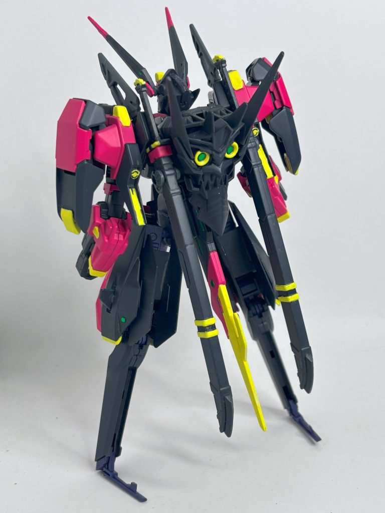 バックショット。鬼の盾は近接EXにバリエーションが欲しかったので積んでみたのだが使用機会はあまりない…。写真では見えないが盾の裏にバーニアが仕込んである。