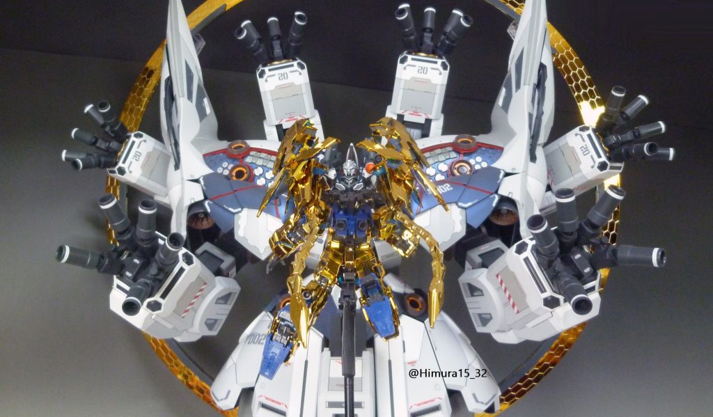 余談ですが…、このRGのフェネクスは可変モデルなのですが、恥ずかしながら作った本人の僕が、何処がどうなってんだかサッパリ解りませんですハイ…。