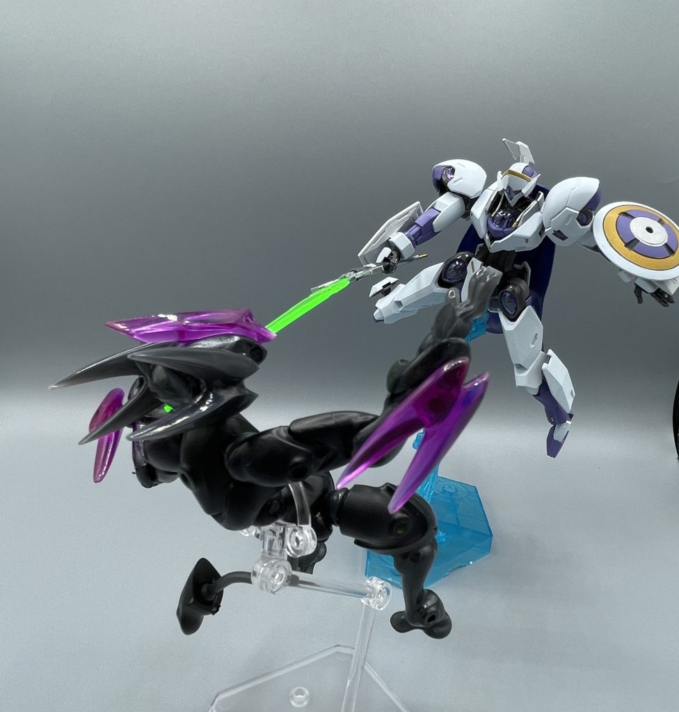 グッ！まさか…この私が…しかし、私の命の重さなど魔族全体から見たらホンの数ｇ・・・私の命の消失と引き換えに、あの御方を・・・  暗く響く詠唱が始まる・・・・。   グヴぉおおおおぁ嗚呼あああぁォオオオォォォ！！！