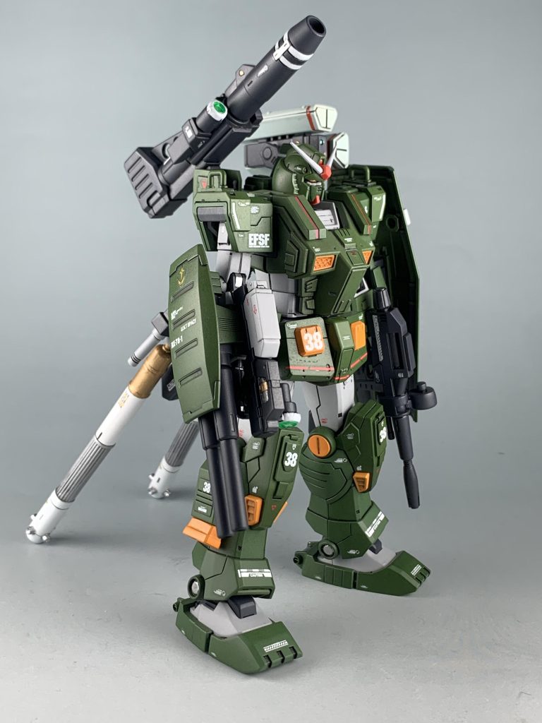 塗装はいつも通り、ガンダムマーカーと缶スプレーを併用しています。