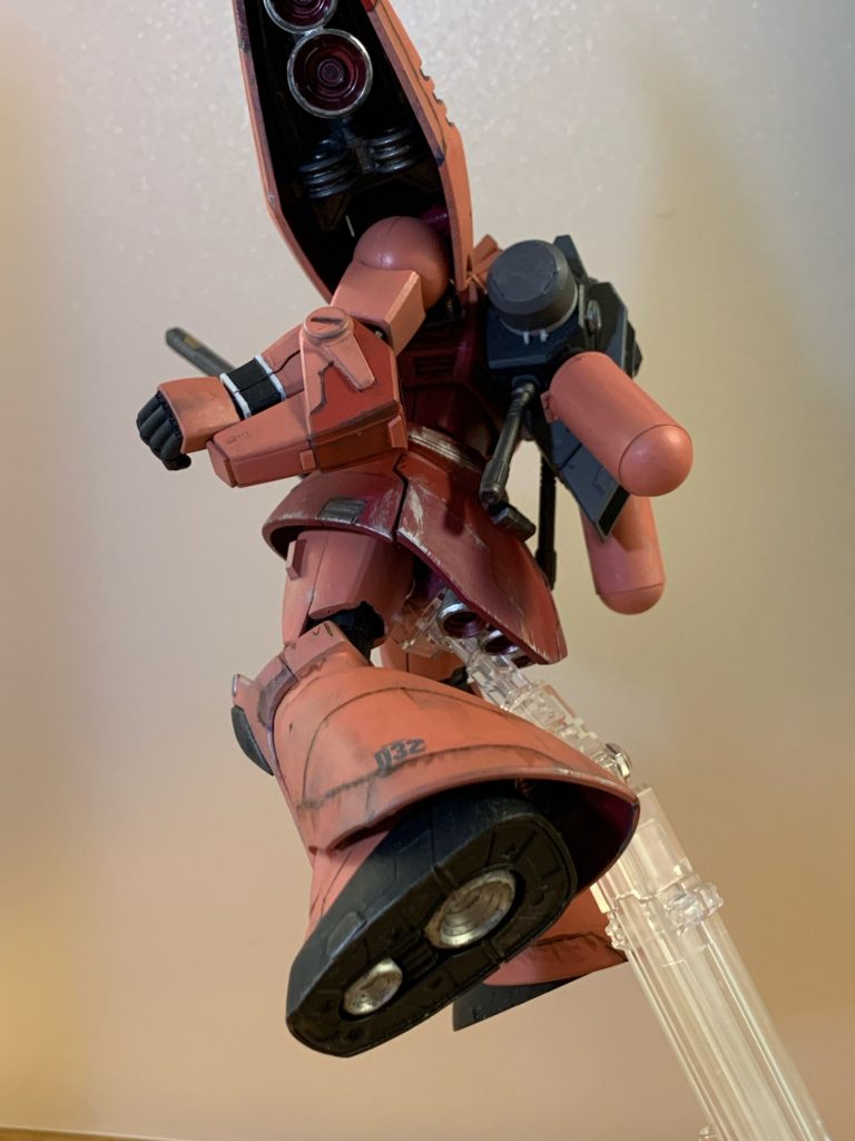 大型バインダーの中には、これまた大きなスラスターが内蔵されてます。(隠れたところまで、拘りのギミックに感動です。)