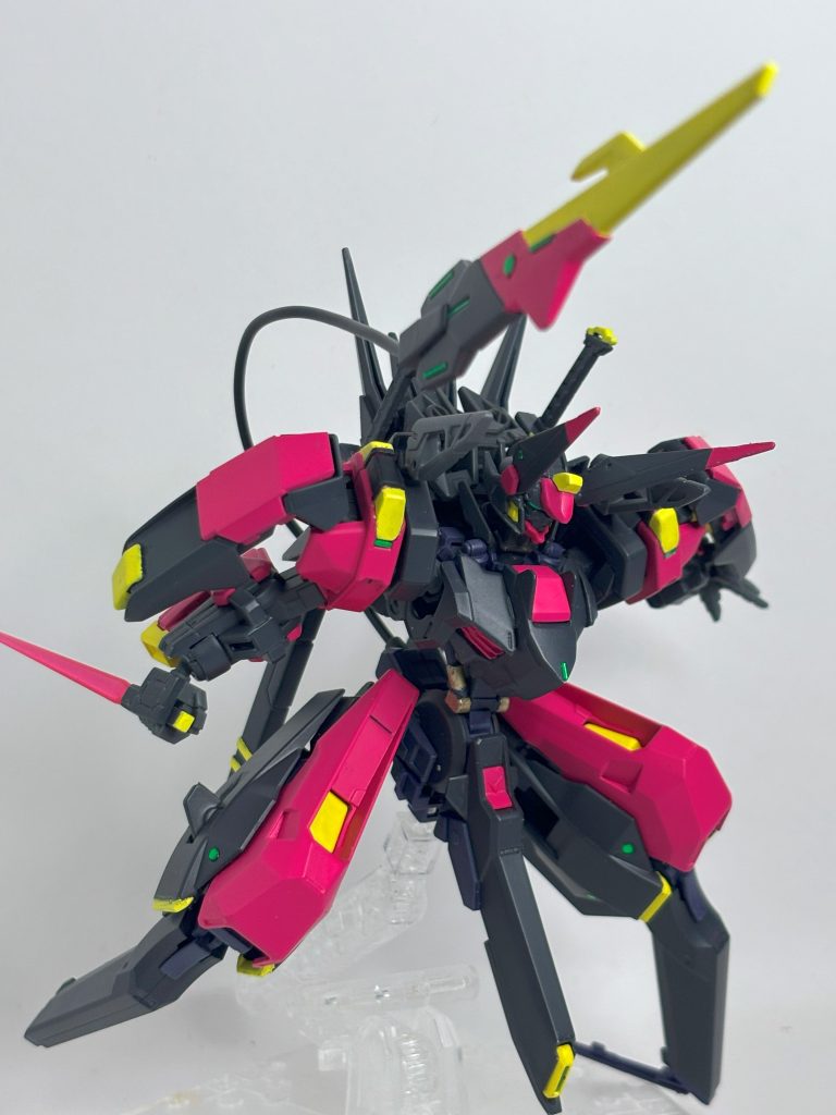 テイルブレード。ゲーム的には引き寄せにしか使えないが設定上はブーメランと併せてこの機体の貴重な遠距離攻撃手段となっている。