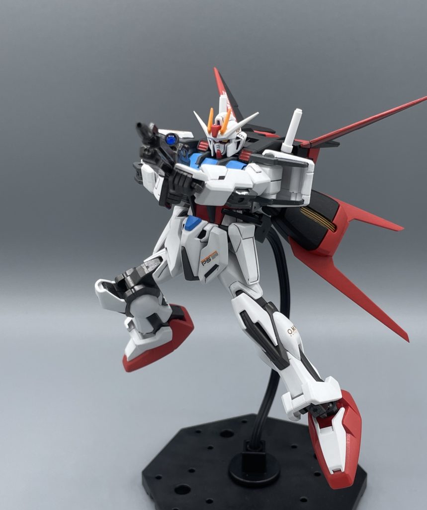 高エネルギービームライフル 両手で構えて射撃するストライク、カッコ良くて大好きです。