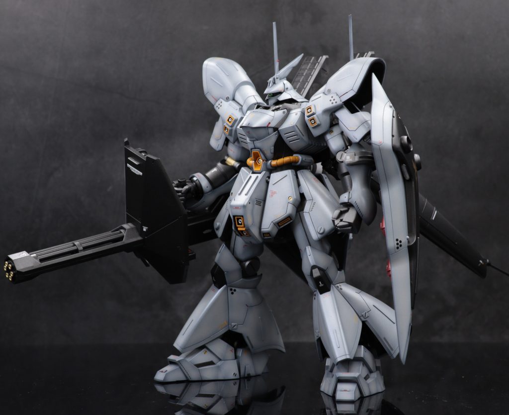 地球寒冷化作戦の成功後に、残存する地球連邦の殲滅を目的としたサザビーの量産型をイメージして製作。本体色は寒冷地を参考にした白です。