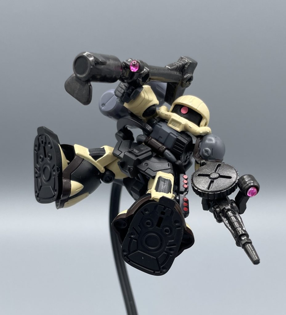 ジャイアントバズ！！！　脚部がドムっぽいので、ジャイアントバズも良く似合います。