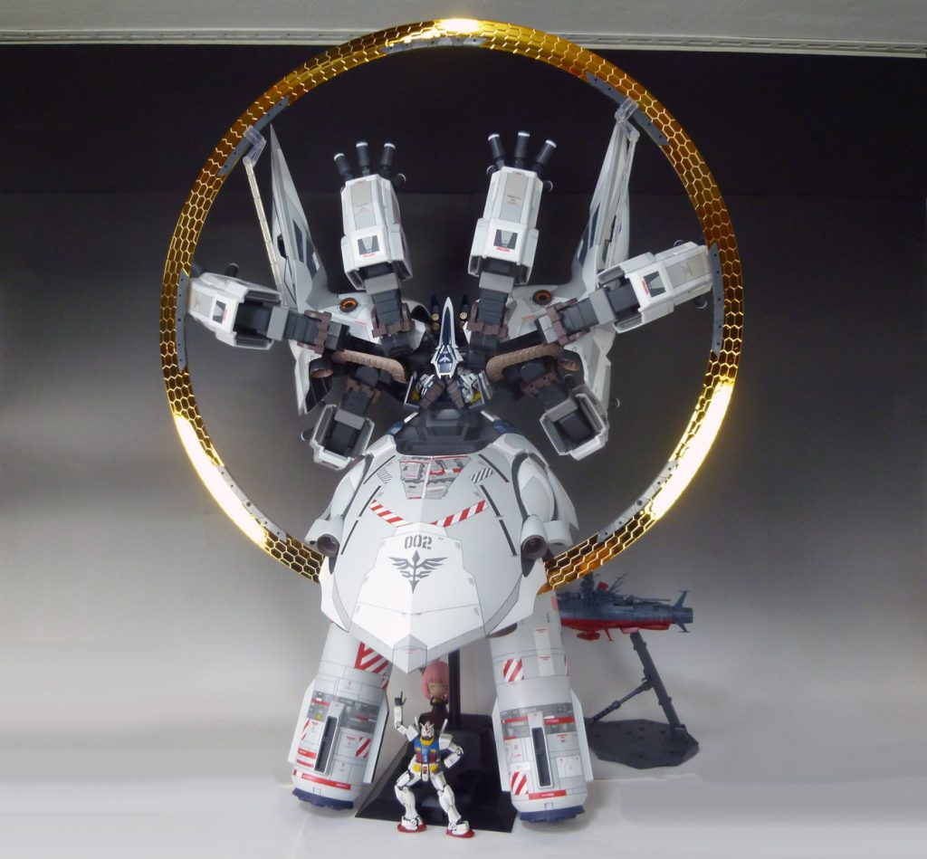 最初に箱を開けた時のリア・スカートアーマーのデカさには衝撃を受けたのをはっきりと覚えています。自分の顔より遥かにデカくてディテールがほぼ無いこれを、どういう風にアレンジするかには相当悩みました。