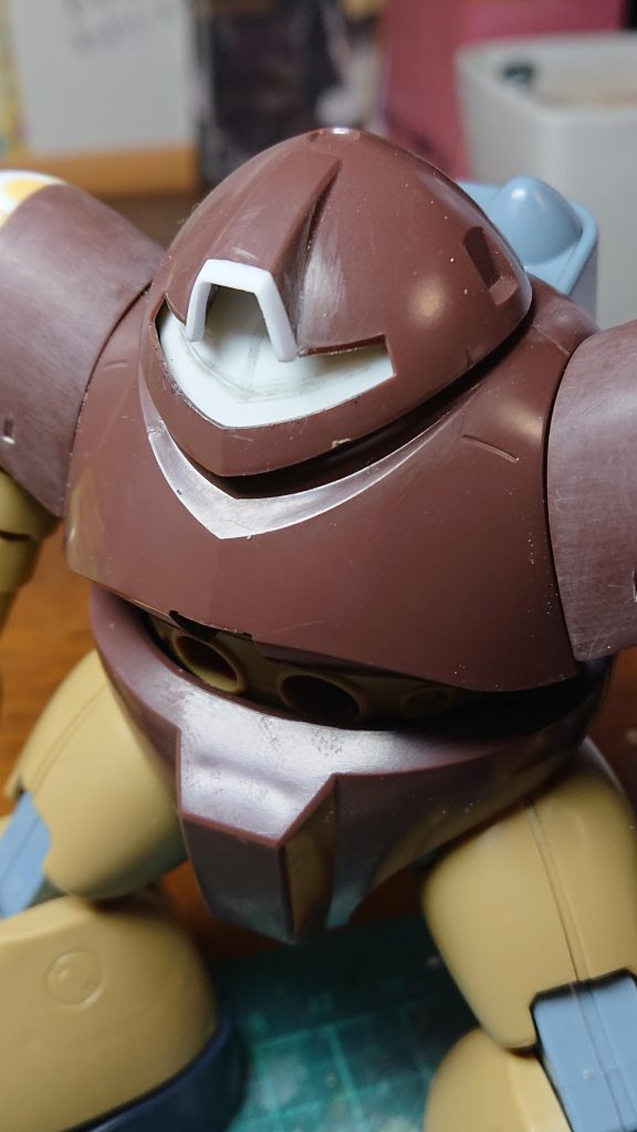 モノアイ部はくり抜き、縁マシ加工。