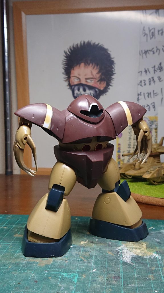 肩アーマーも幅増し加工。